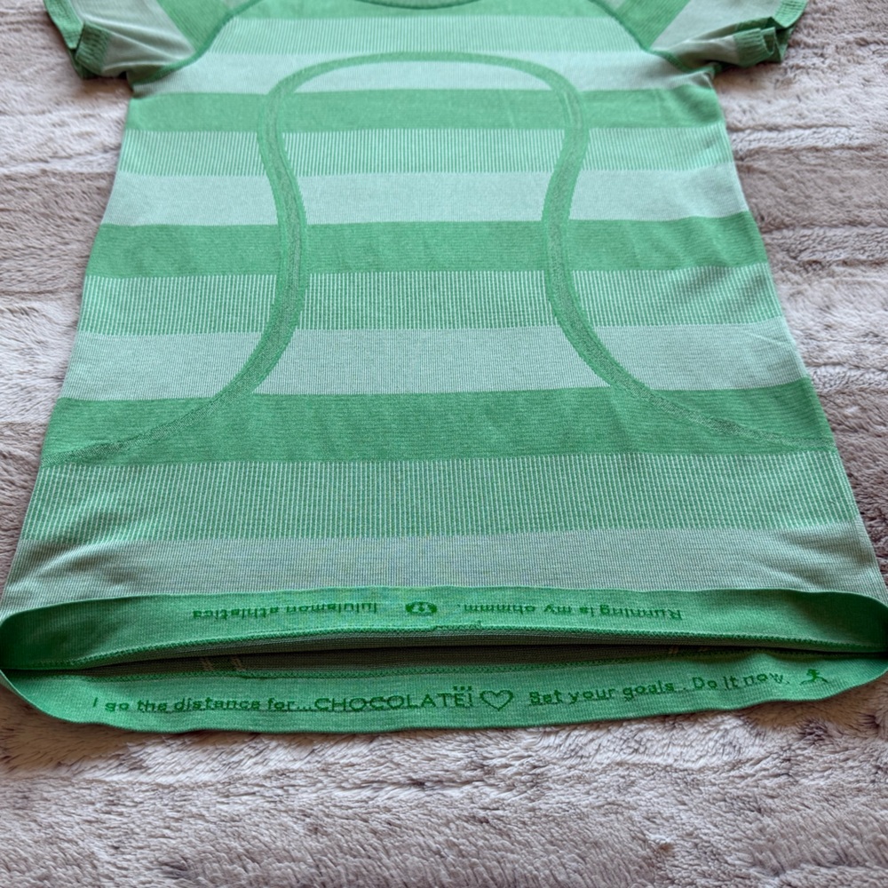 Lululemon Run: Swiftly Tech Short Sleeve in Heathered Green Bean Size 8 - Picture 8 of 14